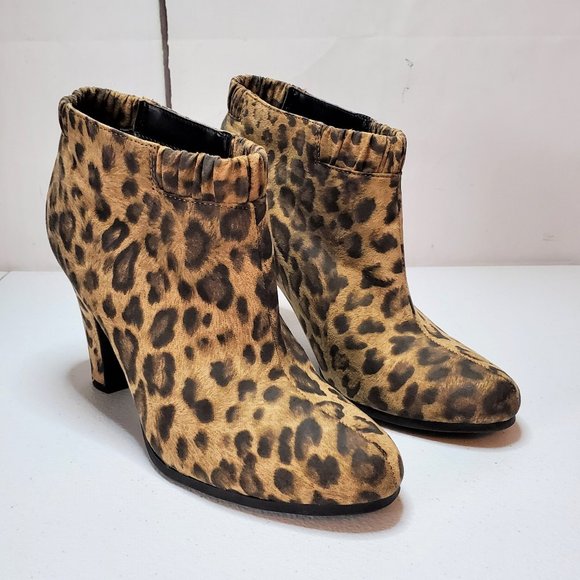 *SOLD* Sam & Libby Selena Leopard Print Ankle Booties - Picture 2 of 12
